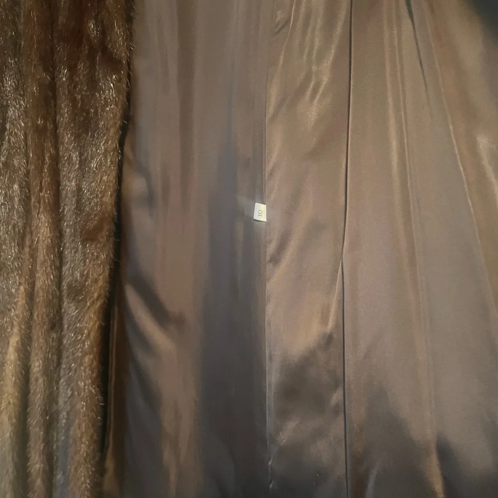 Luxurious Brown Fur Coat - Picture 6 of 17